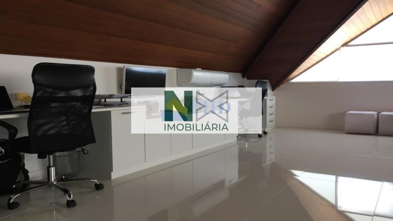 Casa 4 Quartos 340m² 