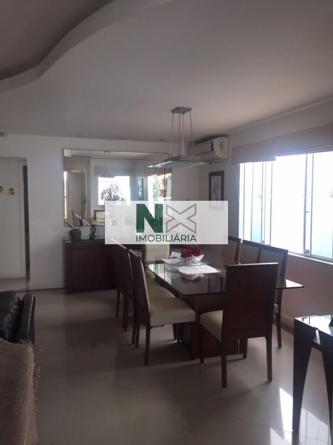 Casa 4 Quartos 305m² 