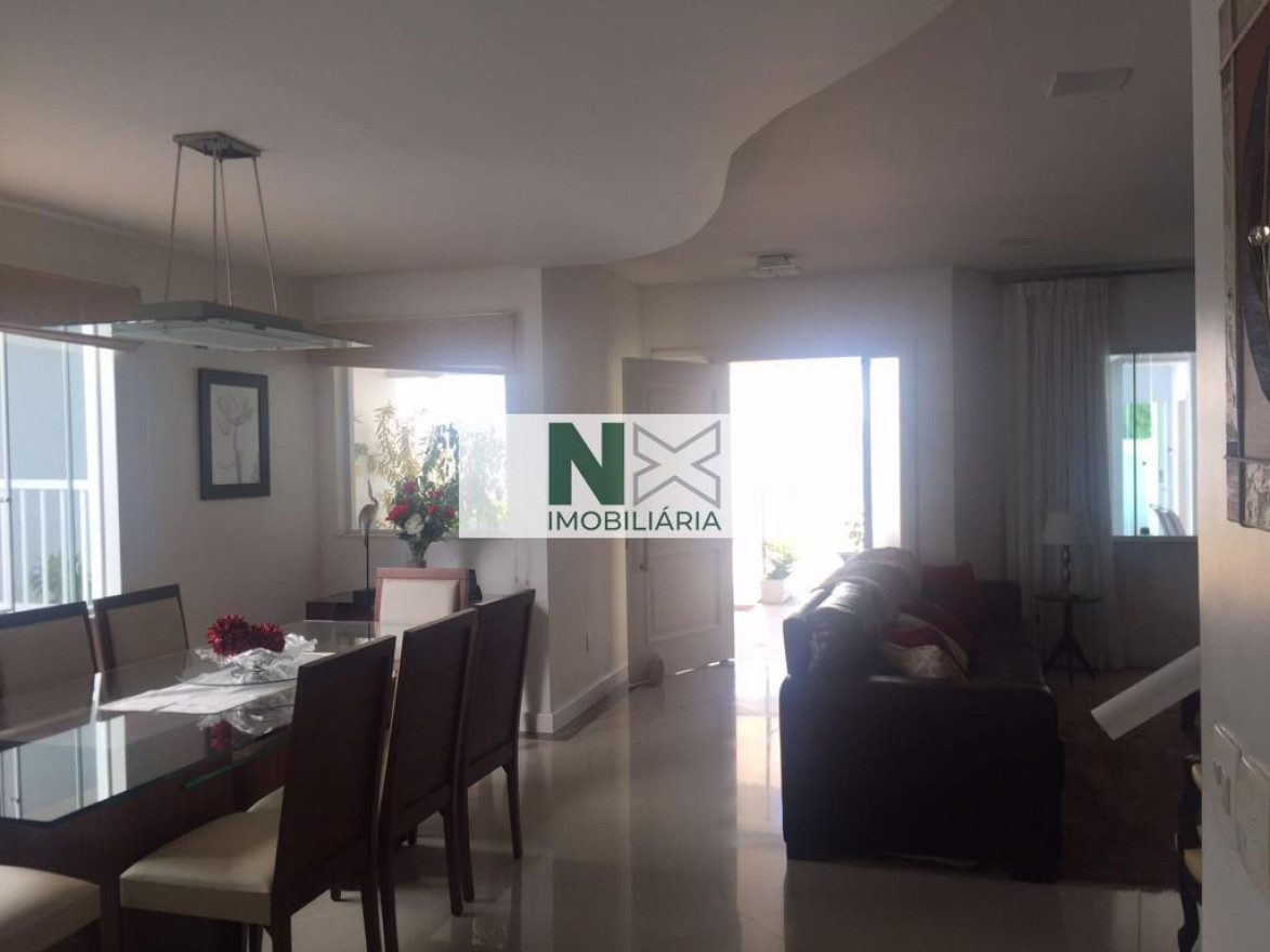 Casa 4 Quartos 305m² 