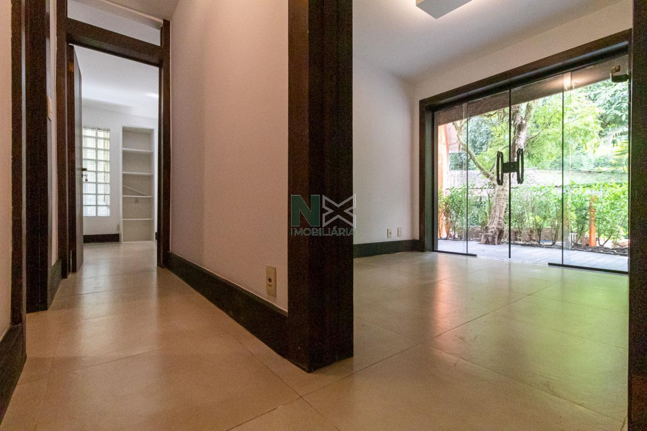 Casa 5 Quartos 384m² 