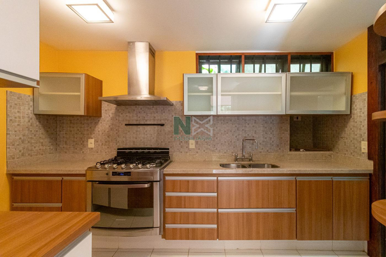 Casa 5 Quartos 384m² 