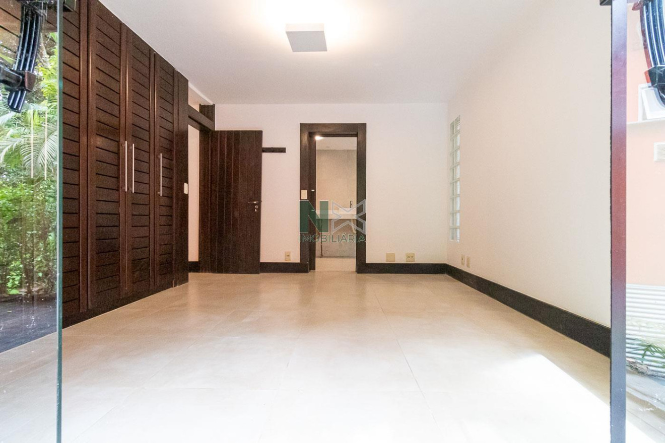 Casa 5 Quartos 384m² 