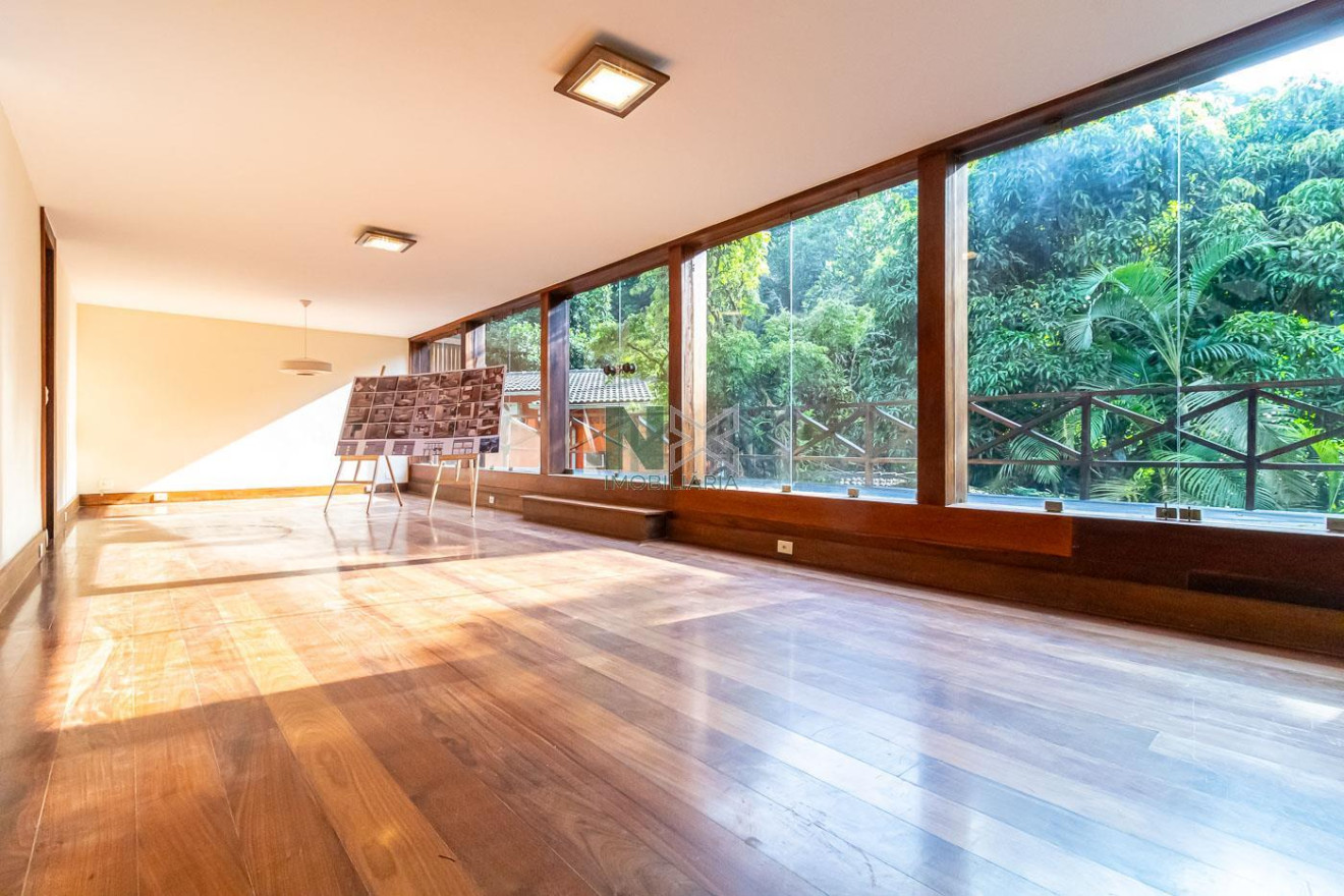 Casa 5 Quartos 384m² 