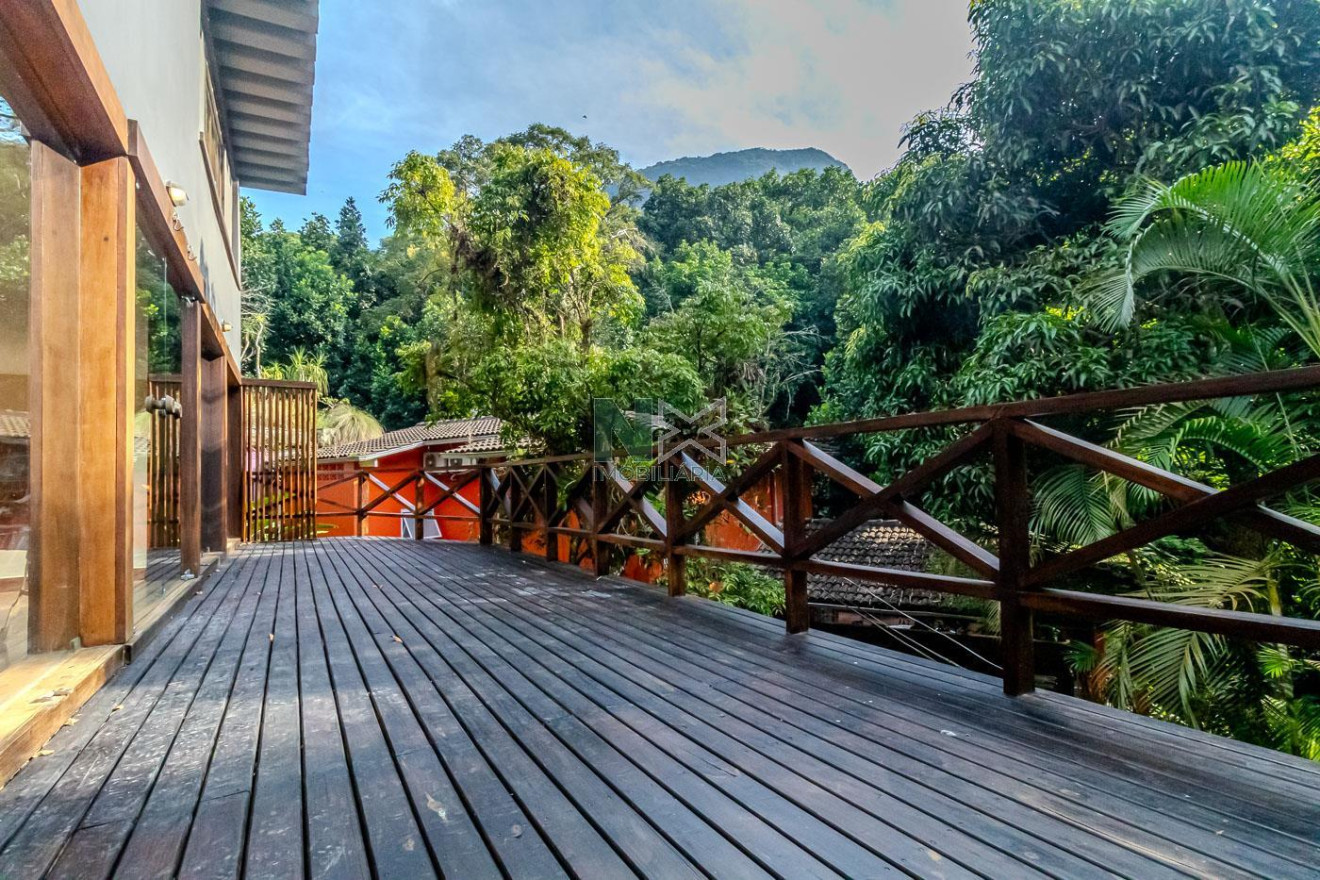 Casa 5 Quartos 384m² 
