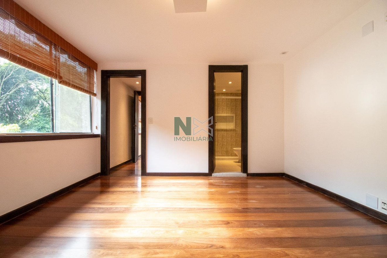Casa 5 Quartos 384m² 