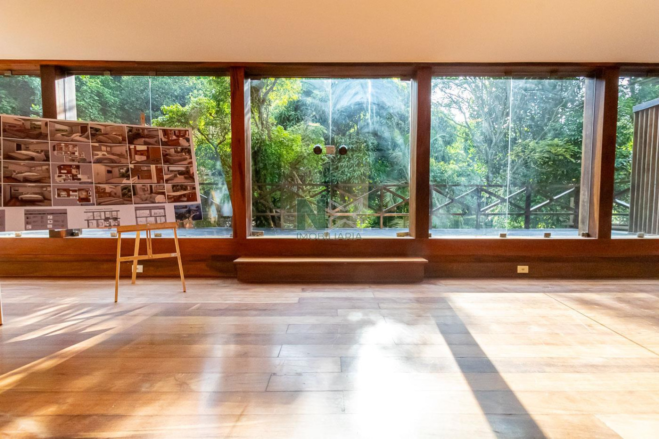 Casa 5 Quartos 384m² 