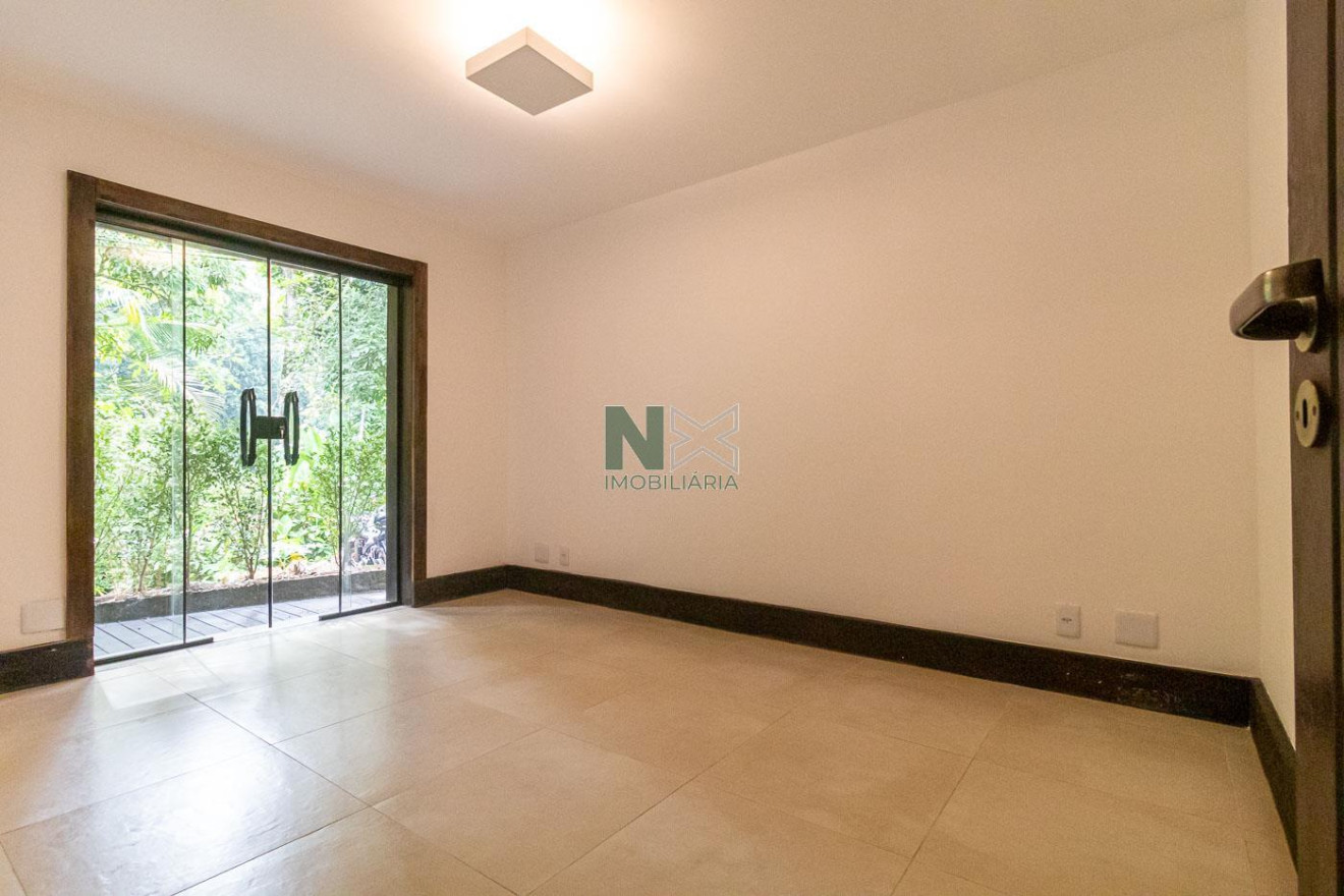 Casa 5 Quartos 384m² 