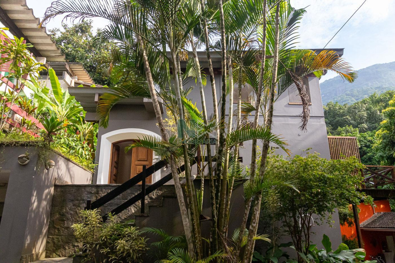 Casa 5 Quartos 384m² 