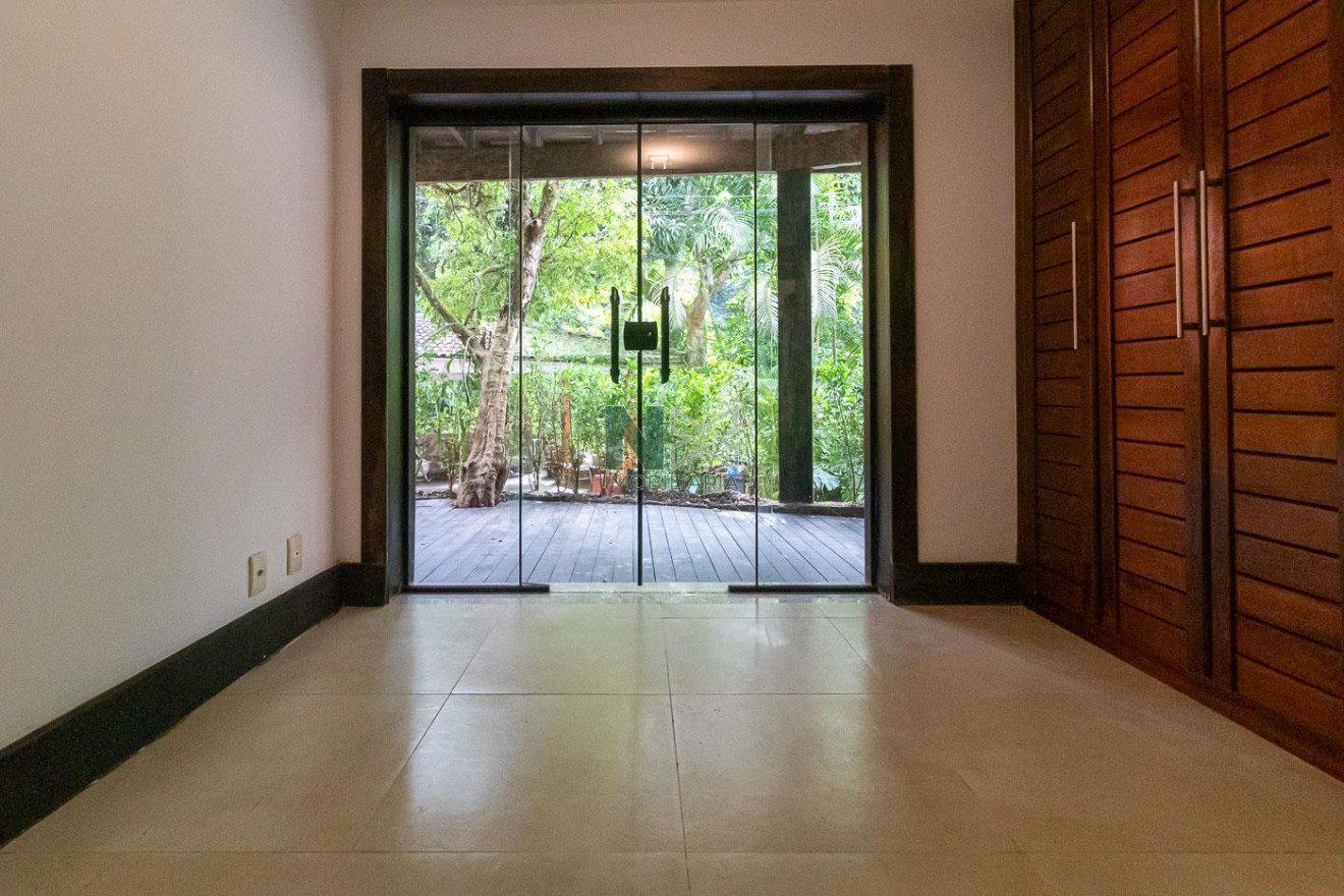 Casa 5 Quartos 384m² 