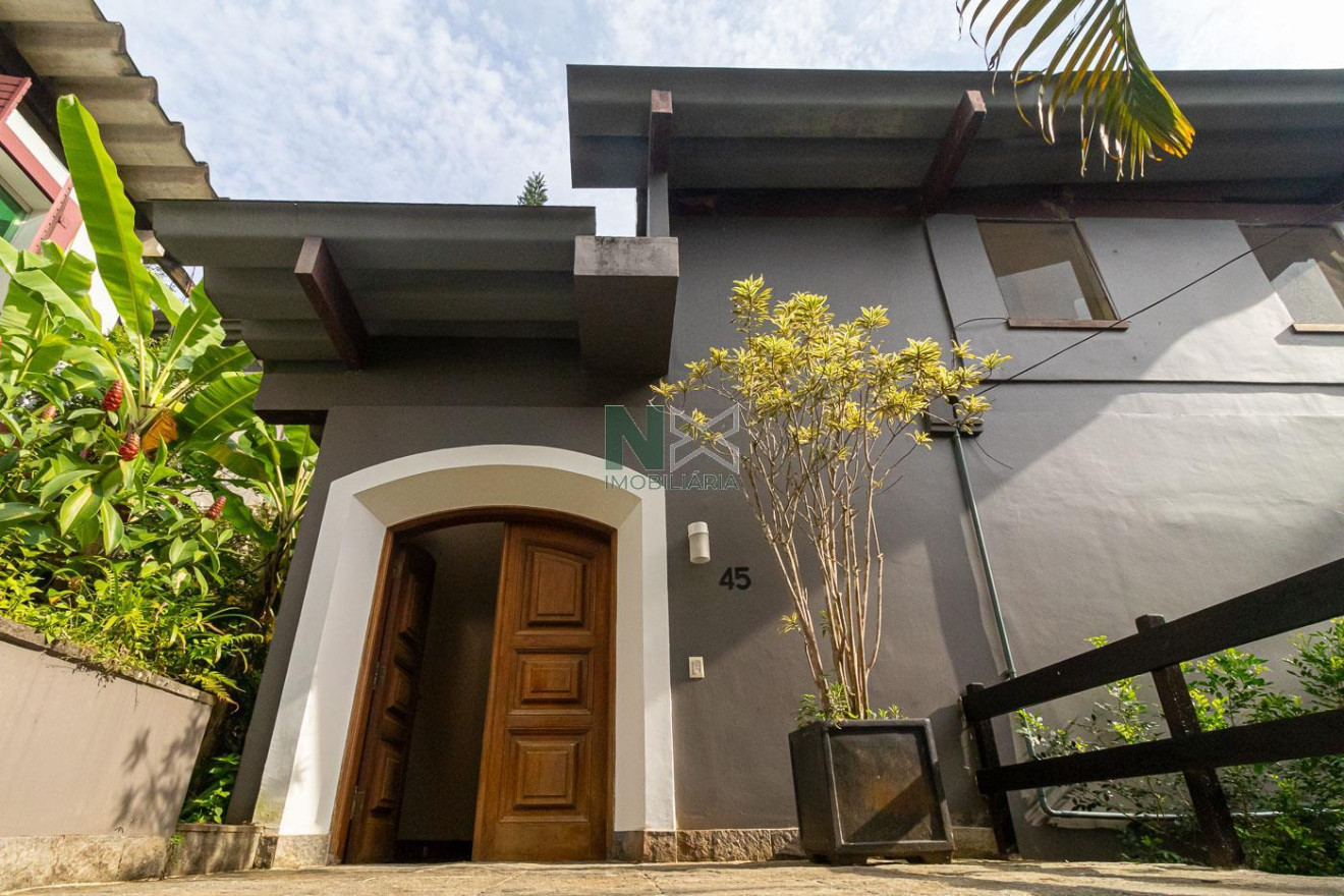 Casa 5 Quartos 384m² 