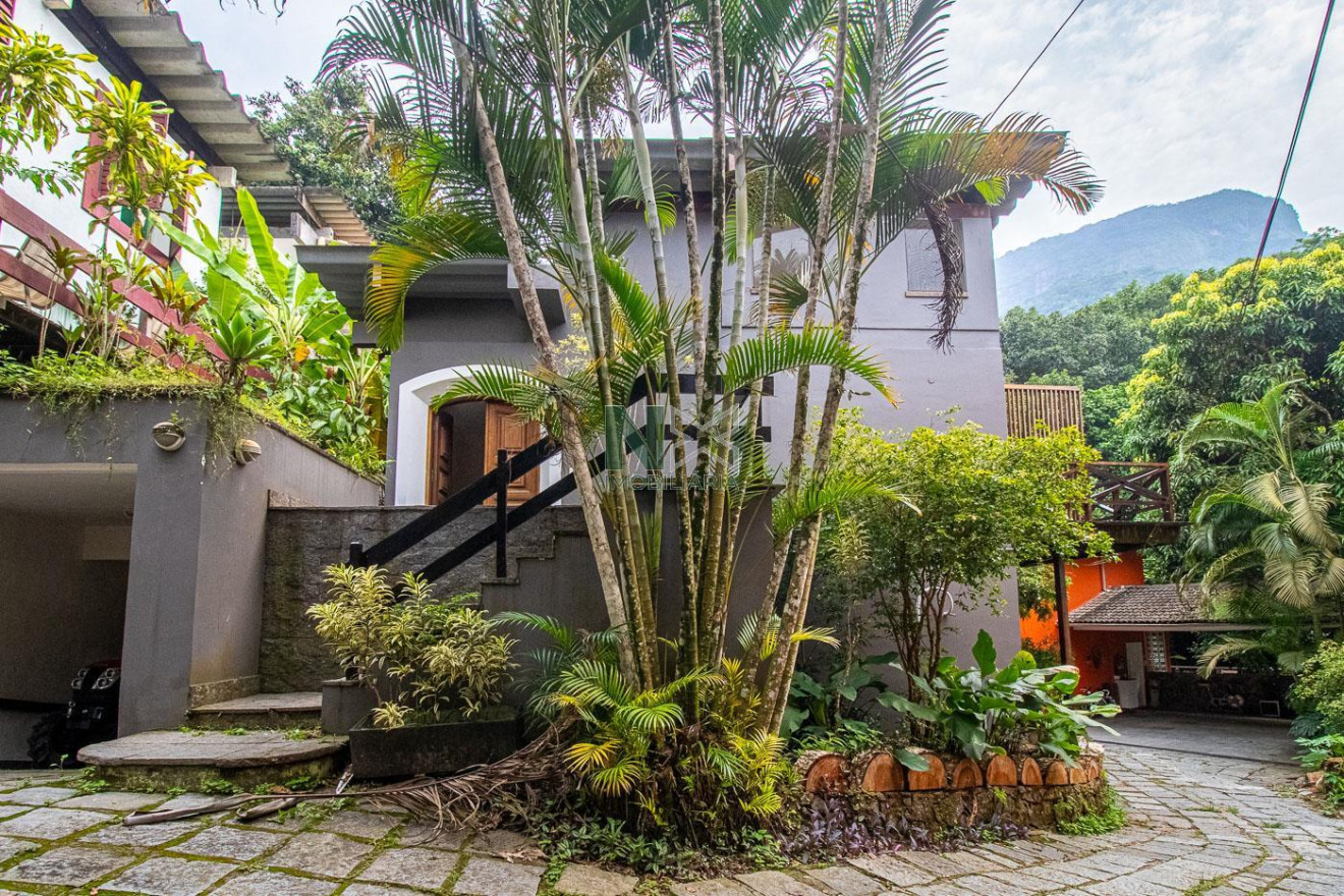 Casa 5 Quartos 384m² 