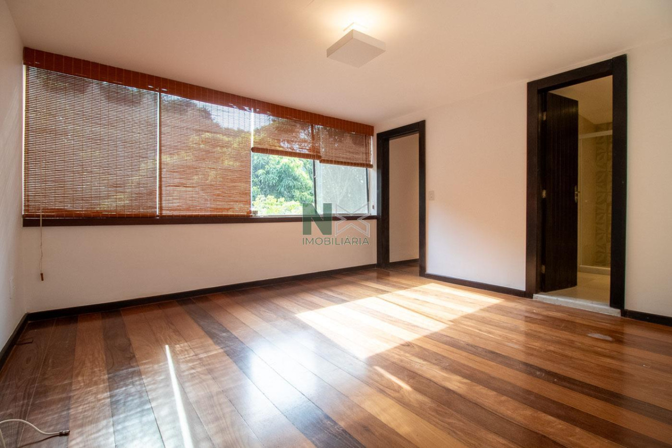 Casa 5 Quartos 384m² 