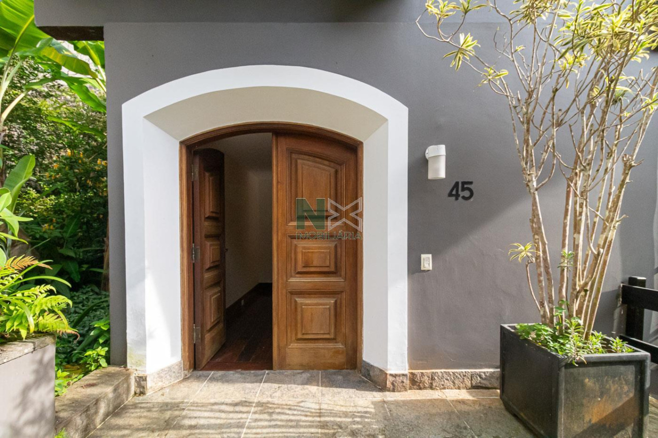 Casa 5 Quartos 384m² 