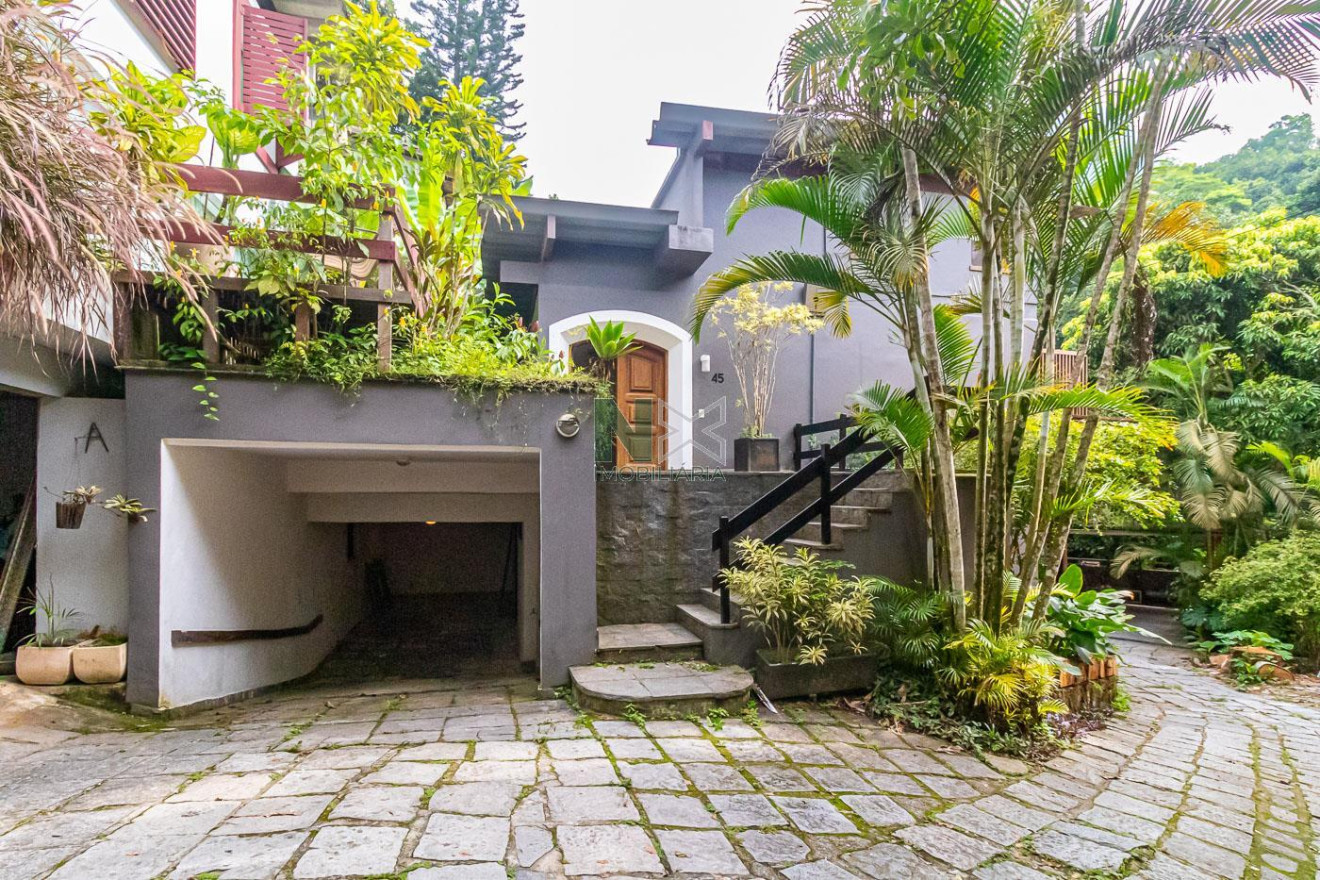 Casa 5 Quartos 384m² 