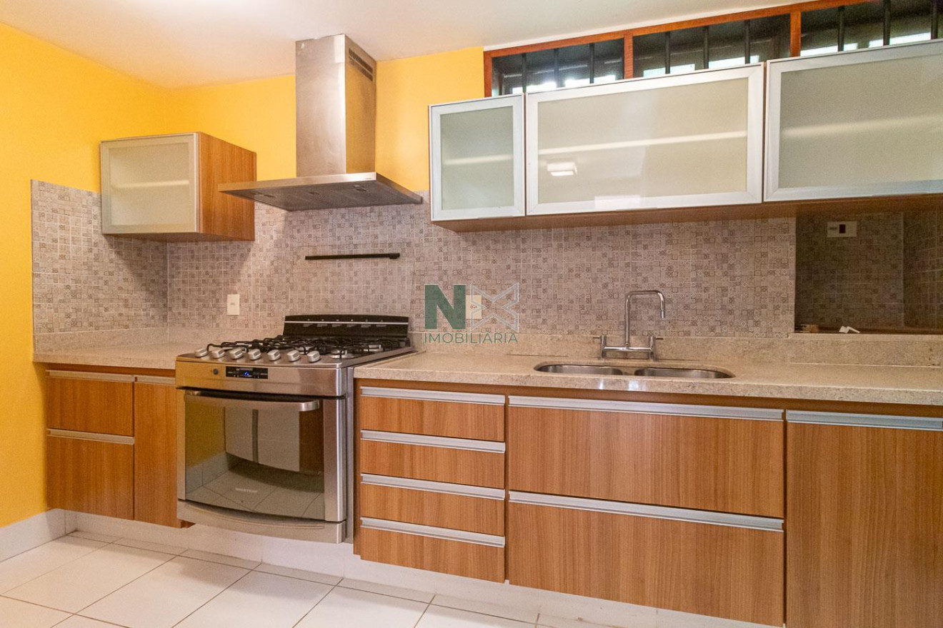 Casa 5 Quartos 384m² 