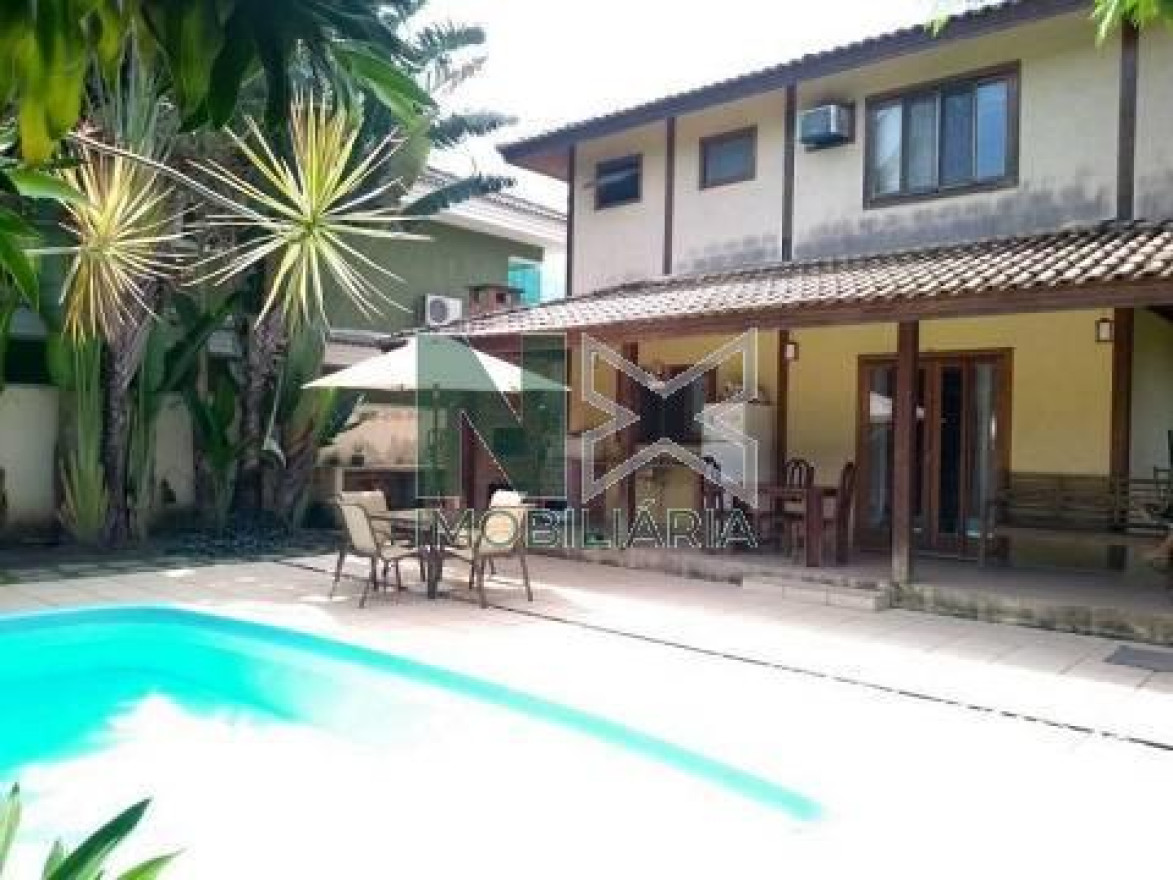 Casa 4 Quartos 245m² 
