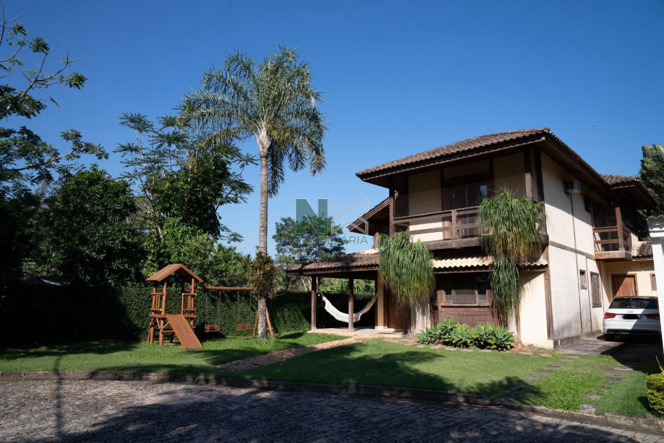 Casa 4 Quartos 245m² 