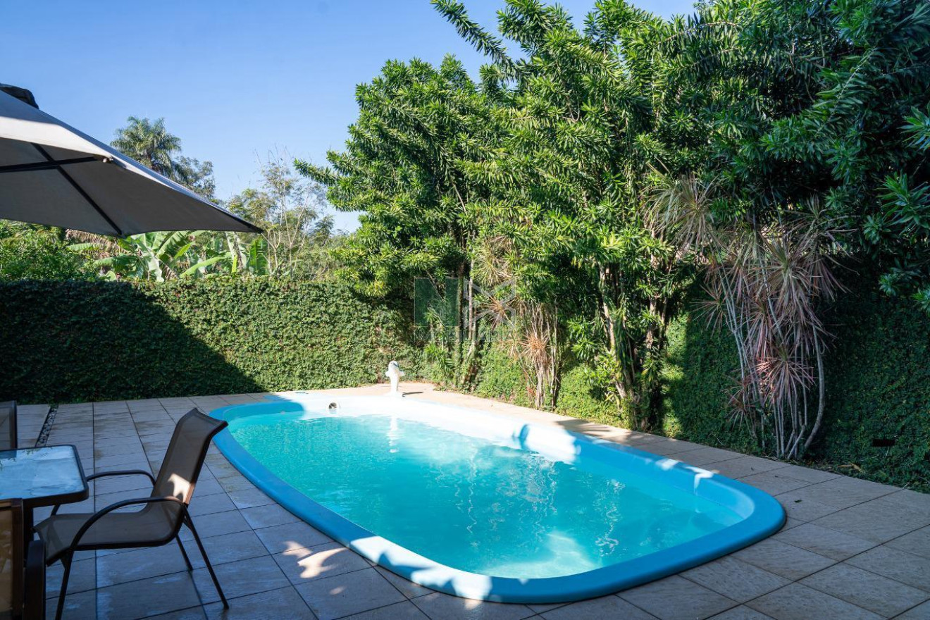 Casa 4 Quartos 245m² 