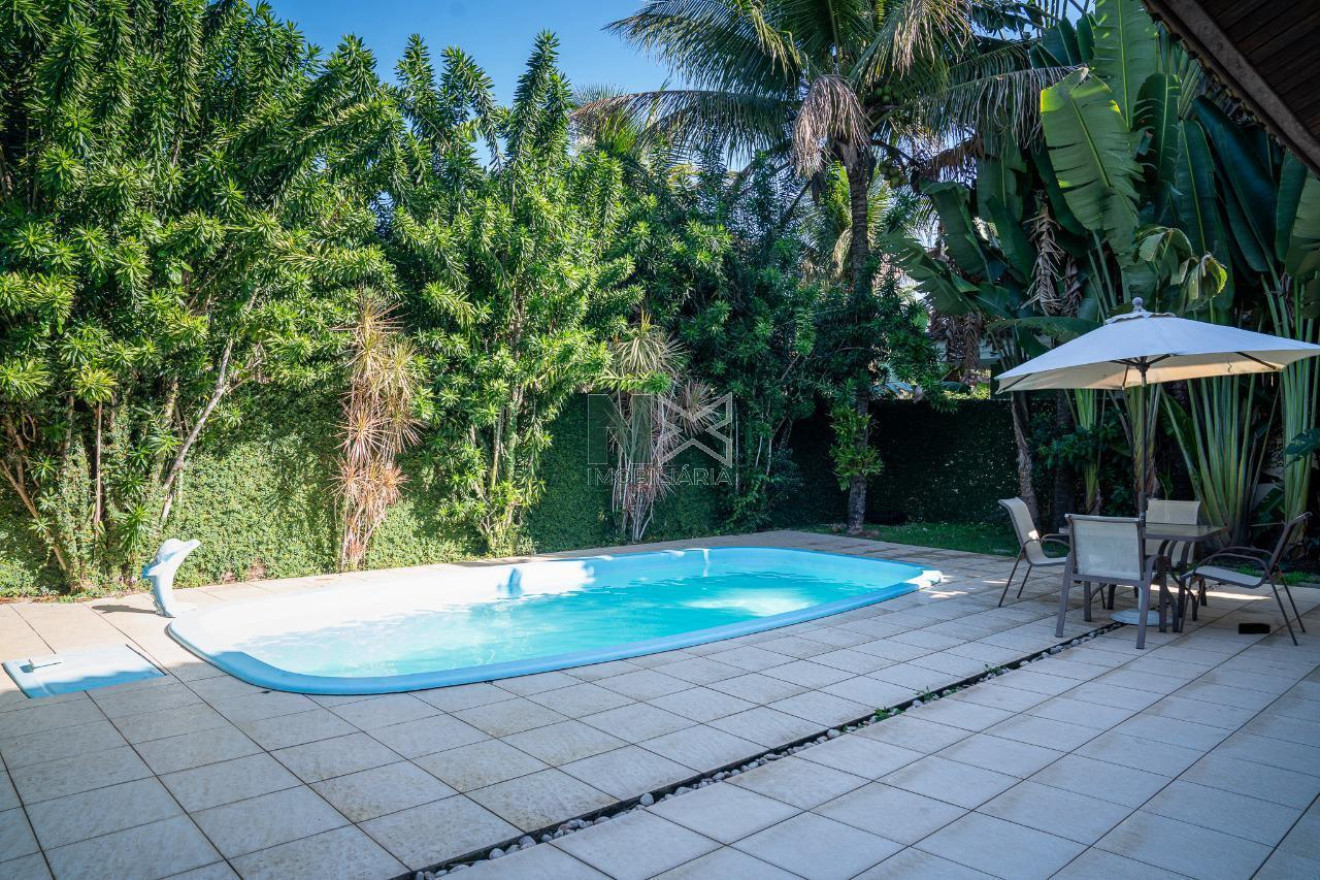 Casa 4 Quartos 245m² 