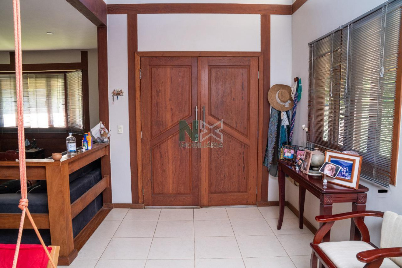 Casa 4 Quartos 245m² 