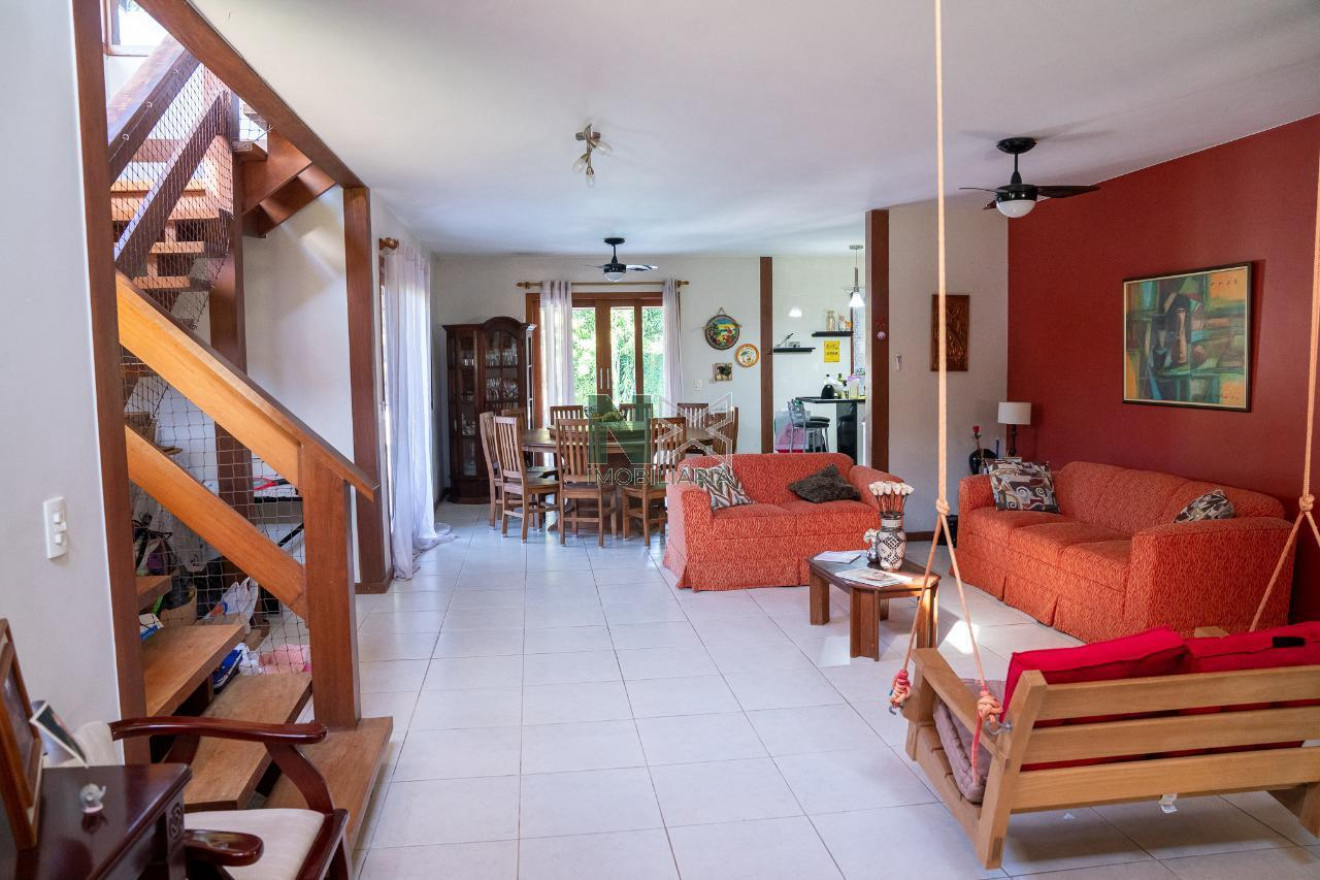 Casa 4 Quartos 245m² 