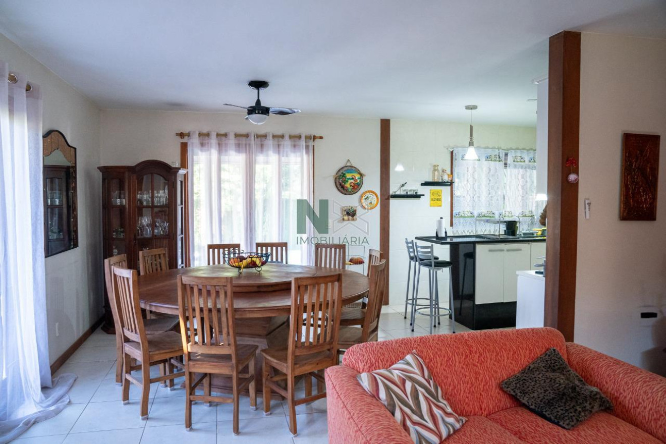 Casa 4 Quartos 245m² 