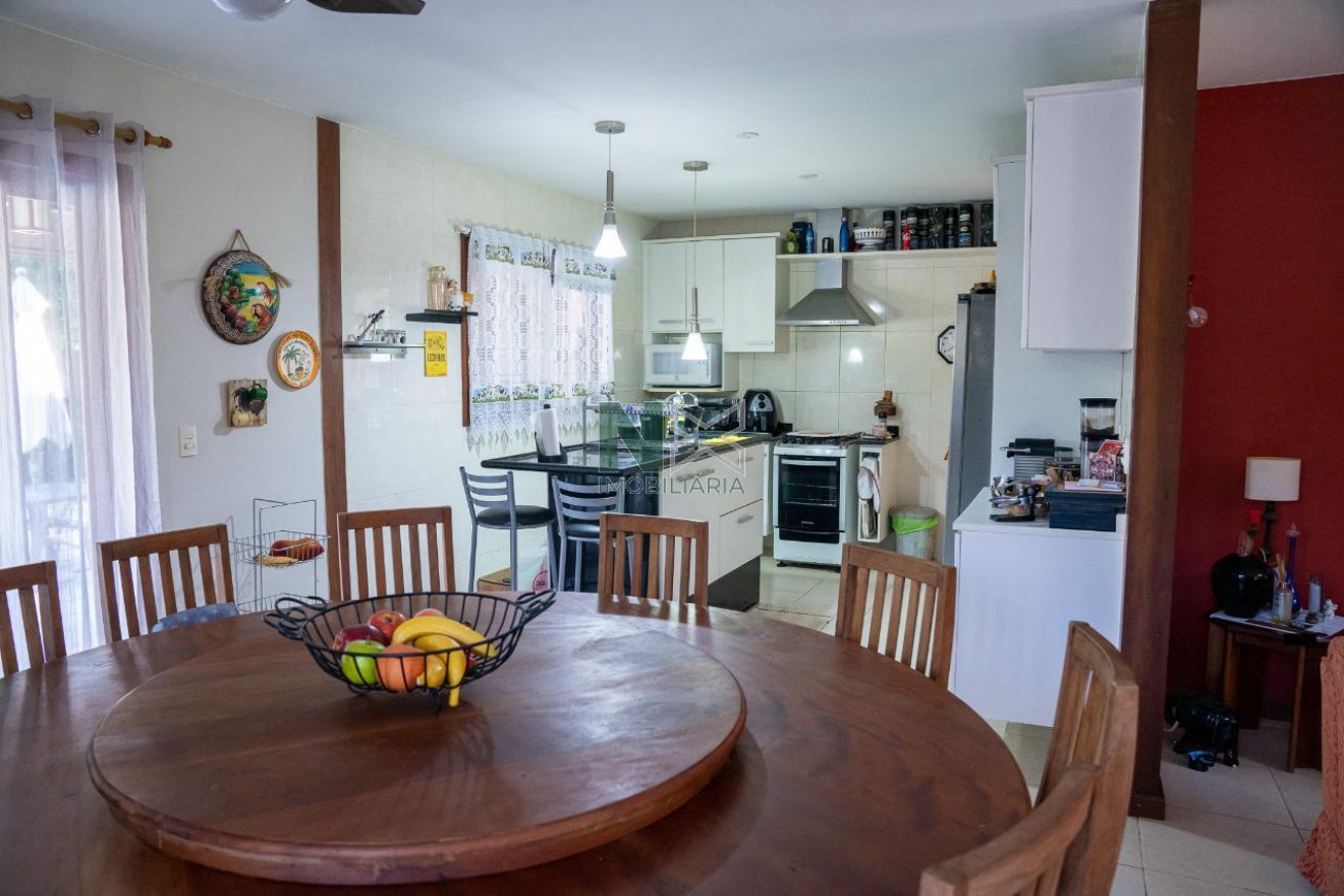 Casa 4 Quartos 245m² 