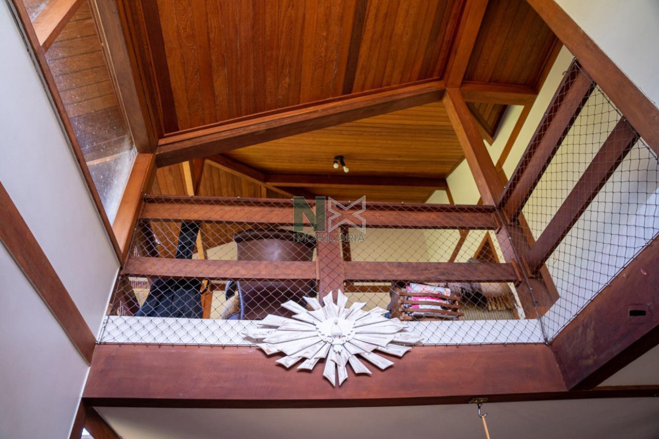 Casa 4 Quartos 245m² 