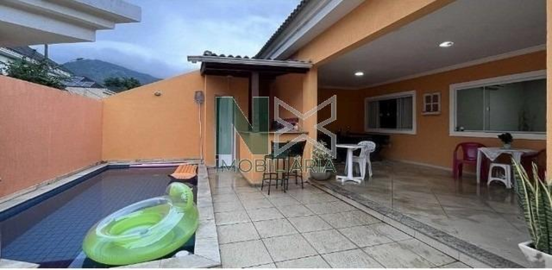 Casa 4 Quartos 200m² 