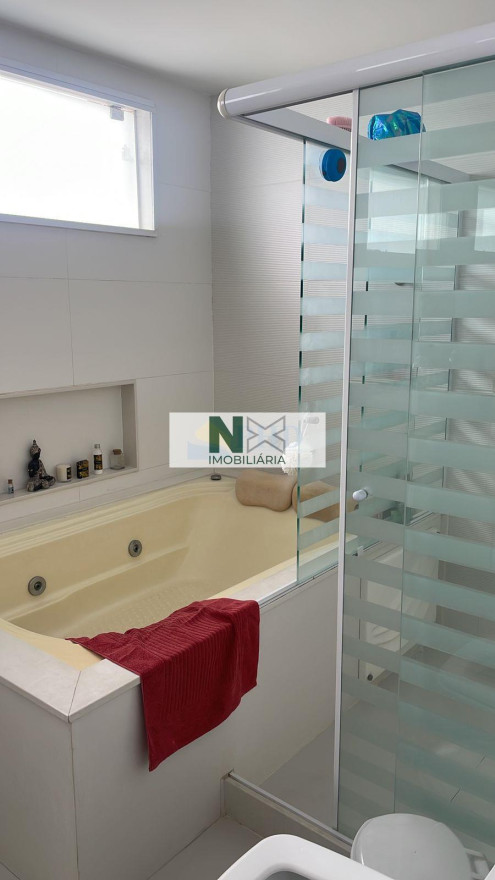 Casa 5 Quartos 329m² 