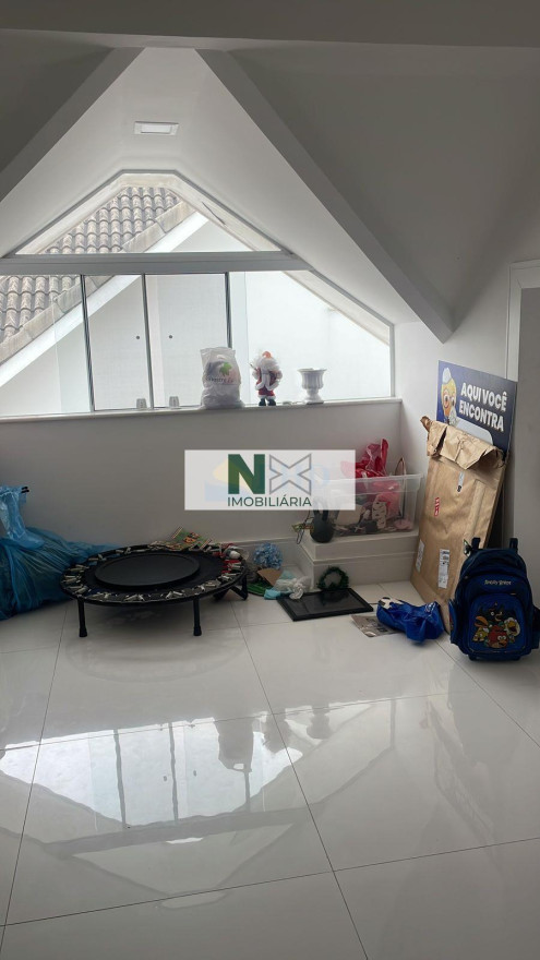 Casa 5 Quartos 329m² 