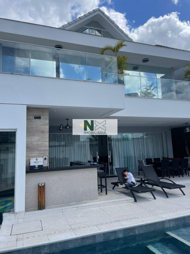 Casa 5 Quartos 329m² 