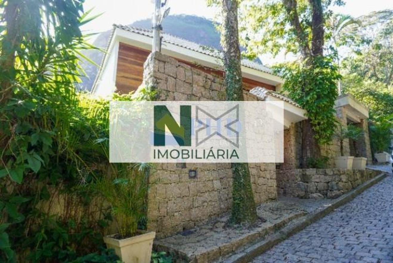 Casa 4 Quartos 190m² Casa 4 Quartos 190m²