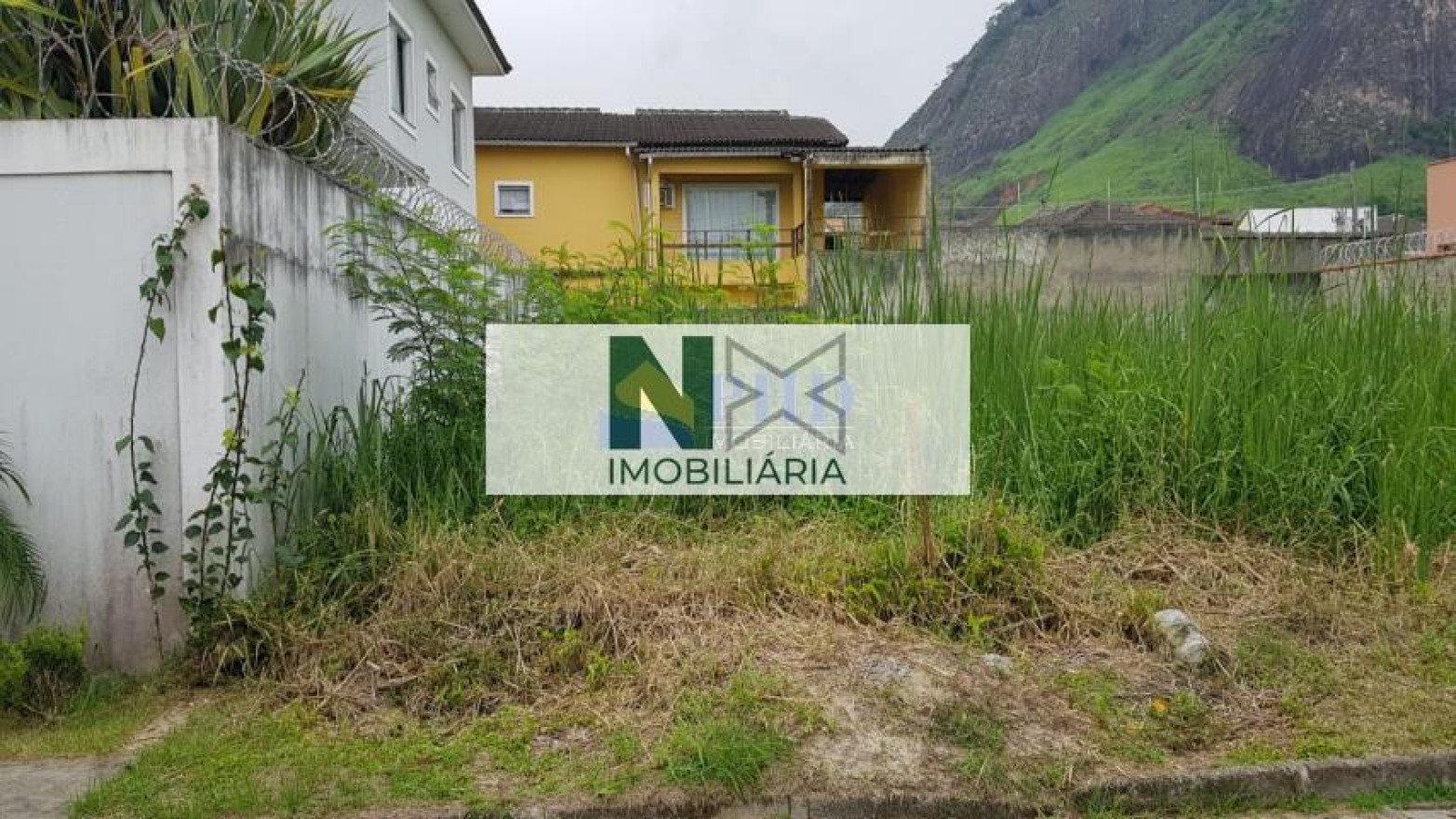 Terreno 360m² Terreno 360m²